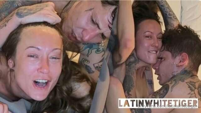 I MET @playfulcharlotterose AT THE BEACH, WE WENT TO HAVE A ..