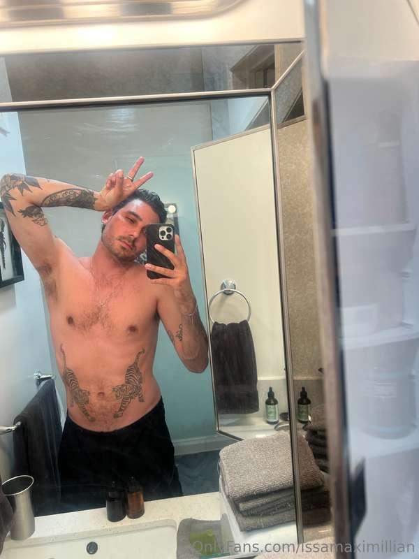 Getting ready for shower 🚿