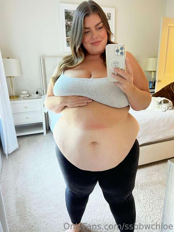 Tight leggings really conceal the belly but there’s no hidin..