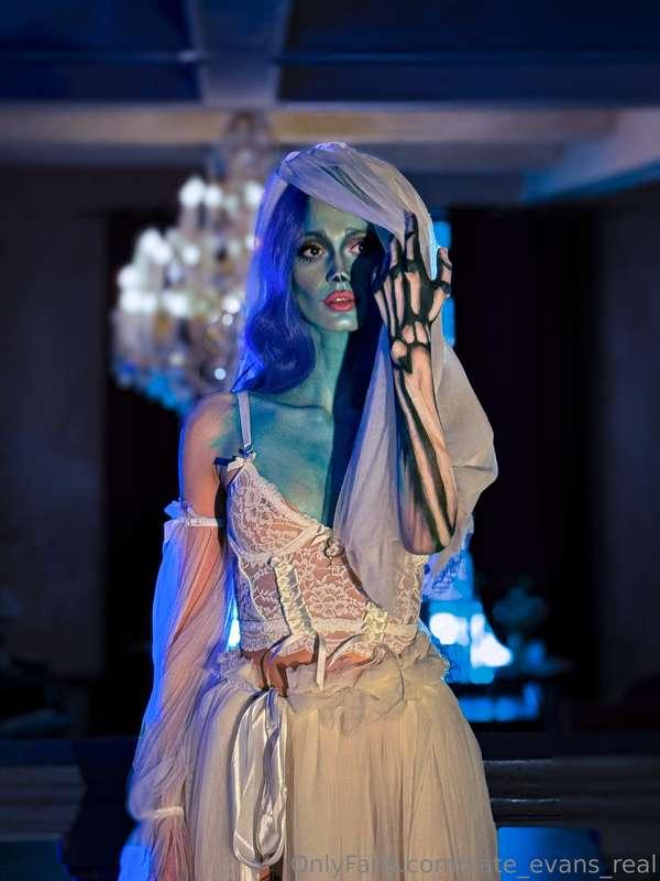 kate_evans_real image #0