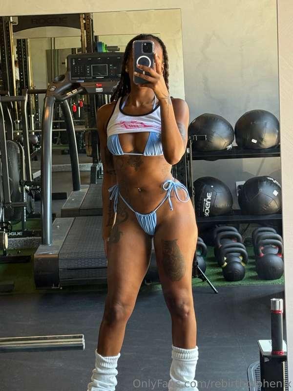 Mirror, mirror, who’s the fittest of them all? 🙈