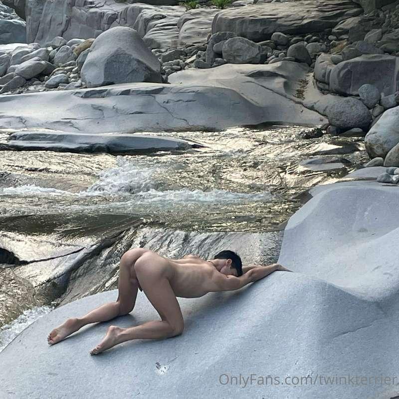 Hot outdoor pussy summer mood on.