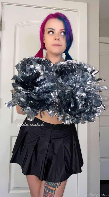 if u wanna see my pom poms, head on over to my vip page 💞

o..