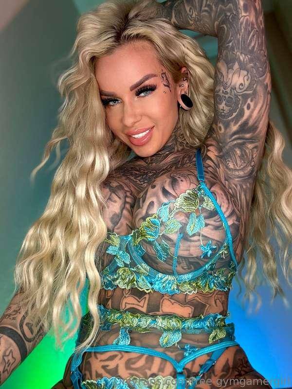 Time for bed … how about a good night blowjob ? 👀 LIKE FOR Y..