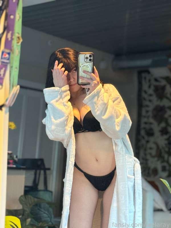 I’ve become a hot tub girlie 😅😋

#fyp #hottub #outside #pale #tattoos 