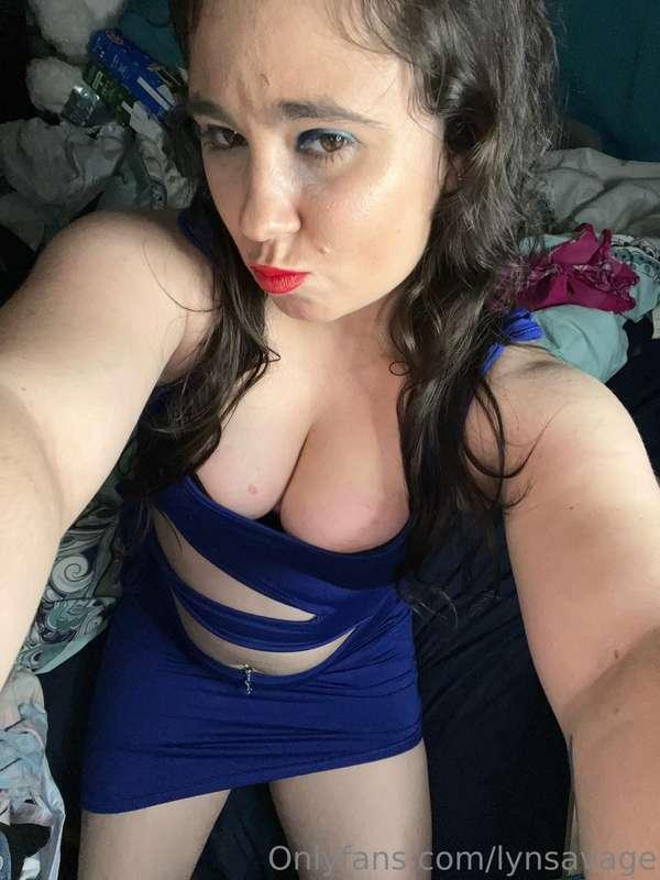 I got a new push up bra that pops my titties out perfectly g..