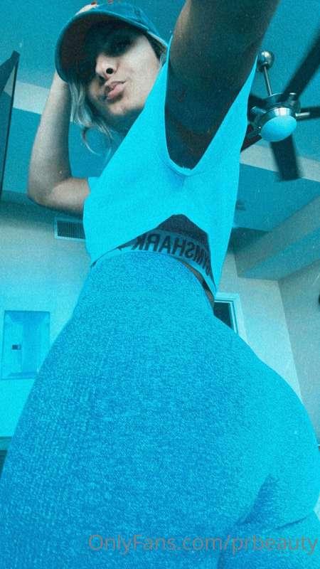 It’s the best day of the week 😈 Happy hump day 🍑