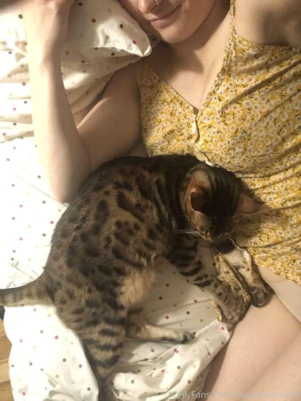 Can you believe we are almost at 1500 subs ? 😱 Chichi loves ..