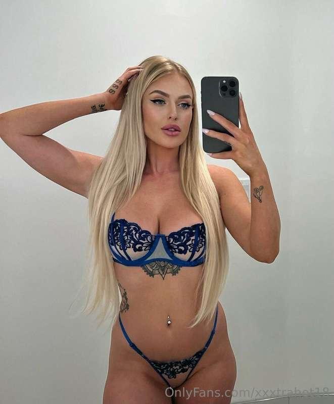 💝 LIVE PUSSY PLAY 💝

My girl @Tittyauna is FUCKING HER TIGHT..