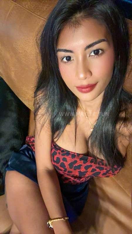 Feeling extra sexy tonight, would you like to stay in and sp..
