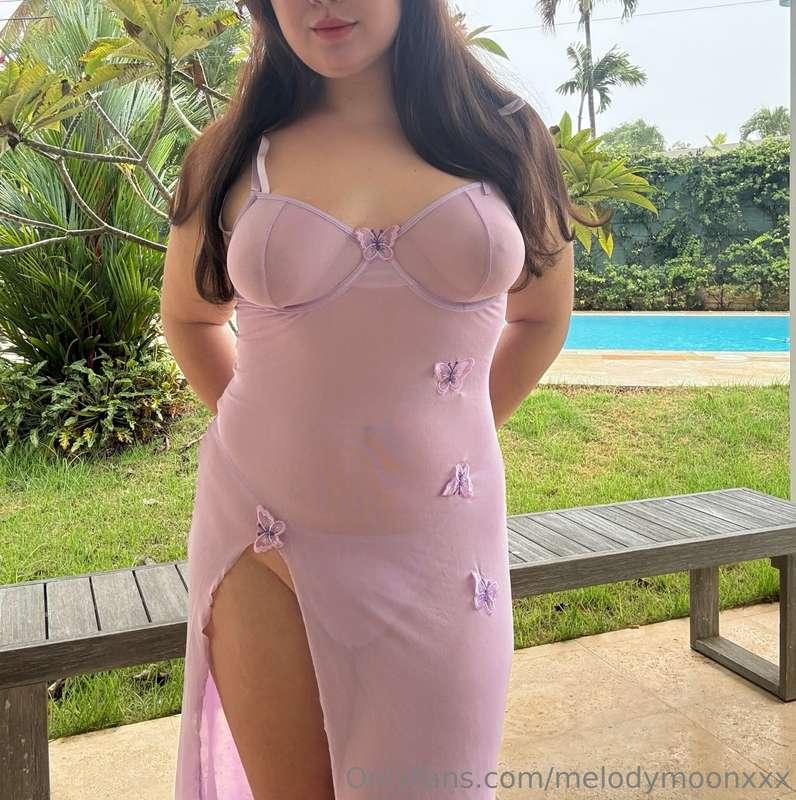Do you like this outfit on me?? 🥰