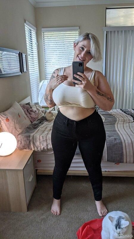 Boring bra but it shapes my tiddies so nicely, doesn’t it?