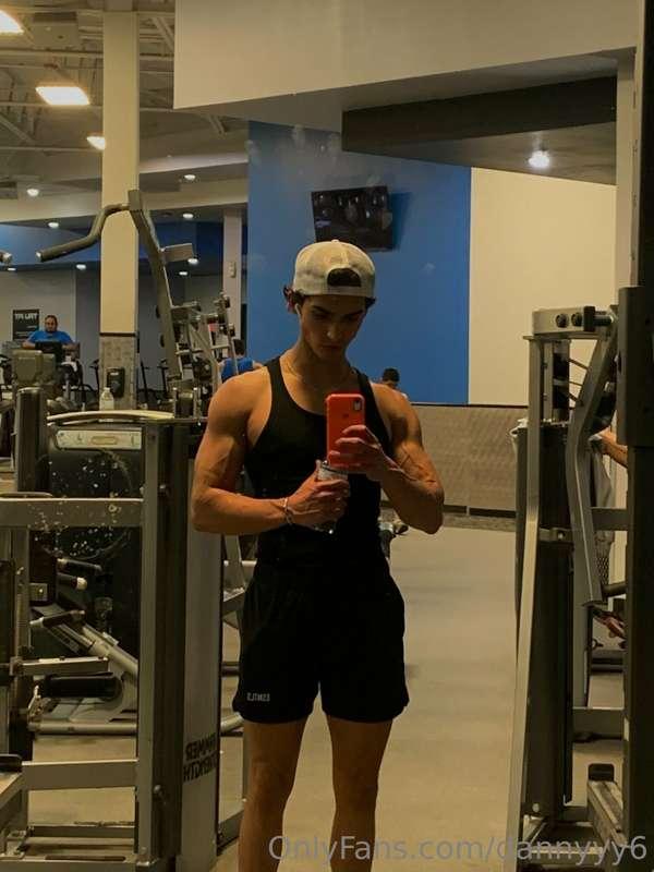 do u need daddy to work u out? 💦