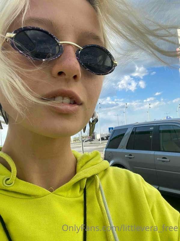 It's so windy today. One of my first walks in this city. It ..
