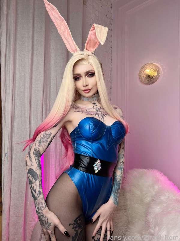 Backstage selfie set with Ahri bunny 🐰