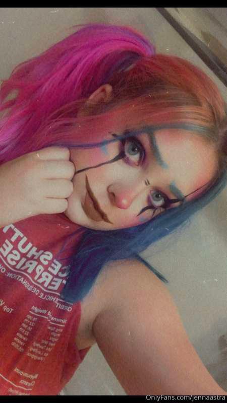 Would you watch it if I made some more clown girl porn? 😇 I ..