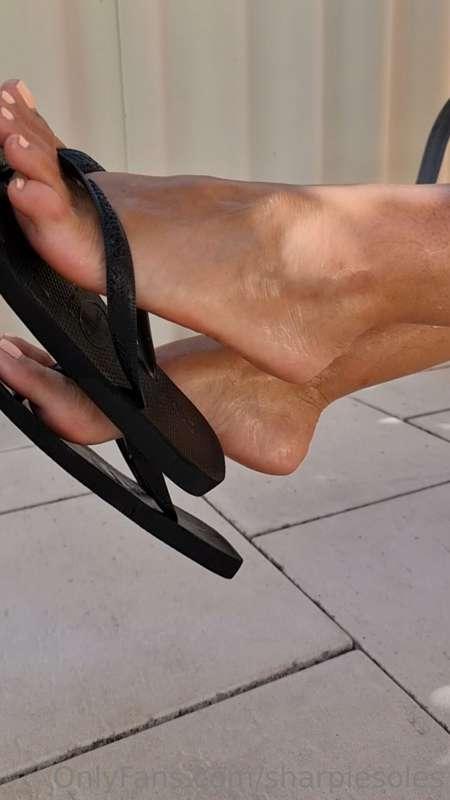 Poolside flipflops. Watch me walk around the pool with my fl..