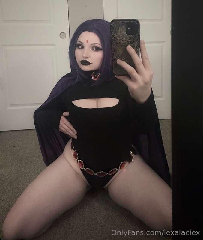 this raven cosplay is the cutest🖤 ask me about my menu!