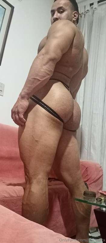 Would you like to see me do squats in this thong? 🤔