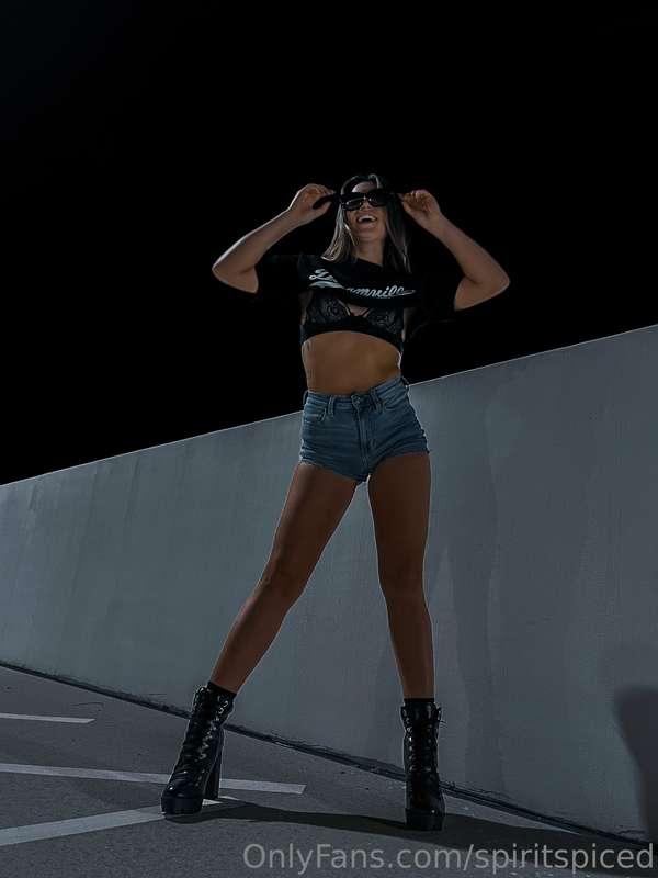 I’m always in the mood for a good time 🖤