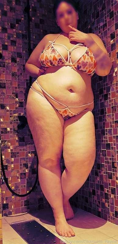 The shower might be hot but the warmth between my thick thighs is even hotter😏🔥

#bbw #bigtits  #chubby  #fat #lingerie #bbwmilf #milf #bigboobs   #shower #bigbelly #thick