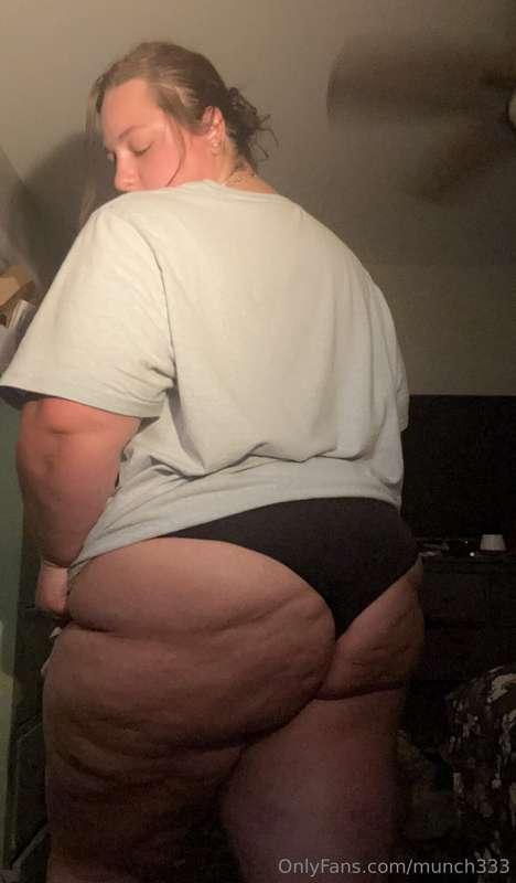 Swipe to bend me over 😈💋