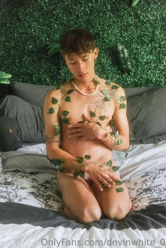 Photo shoot 🍃🌿🌱
.
Got a little tangled could use a helping h..