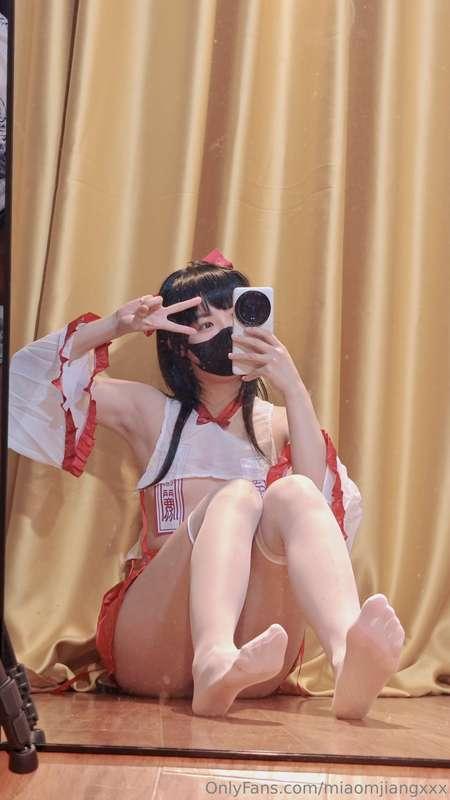 Come make this Chinese girl smile with compliments!