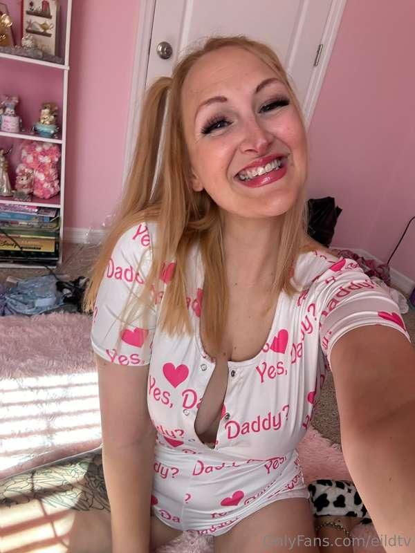 Some free selfies because I AM FEELING MYSELF! 

Currently c..