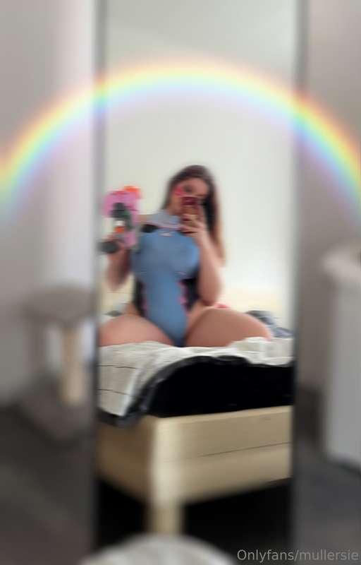 D.Ve zdar! 🌸
Příští měsíc Makima! 
🟡👅🟡