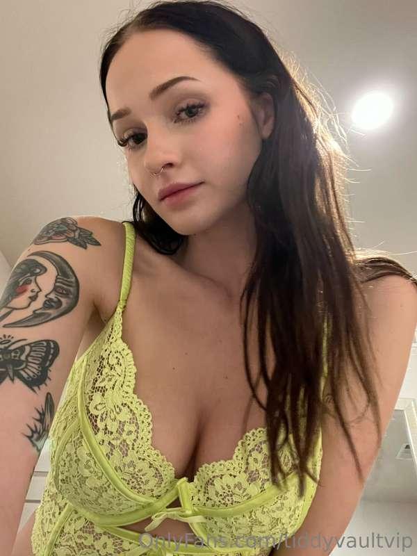 **CUSTOMS SALE**😜 DM me to have me moanin' and creaming to y..