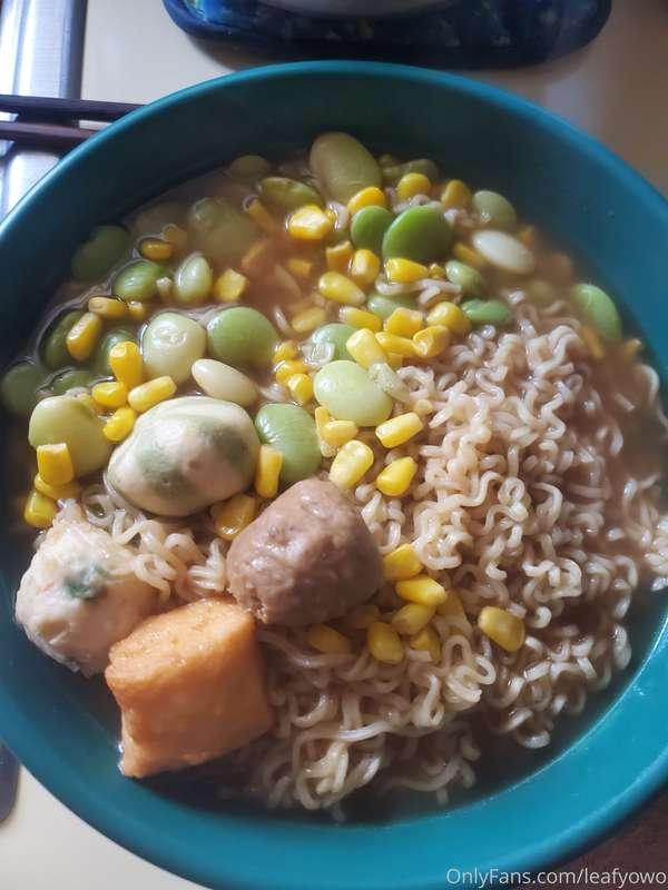 Beef flavored noodles with fish balls, corn & lima beans.