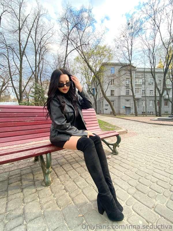 I love spending time outdoors. A walk is the best way to lif..