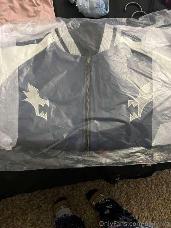 Should I do a Kill la Kill jacket giveaway?? It’s a size med..