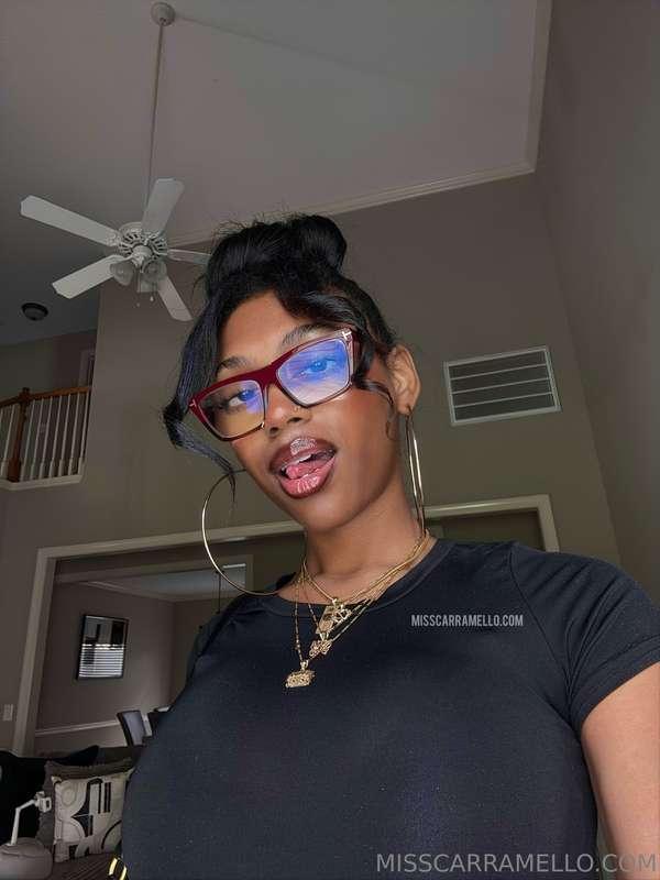 Happy Titty Tuesday! ( . )( . )SWIPE TO PULL UP MY SHIRT. 😉