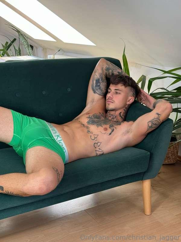 Don't leave me here alone and come lie down with me 😈