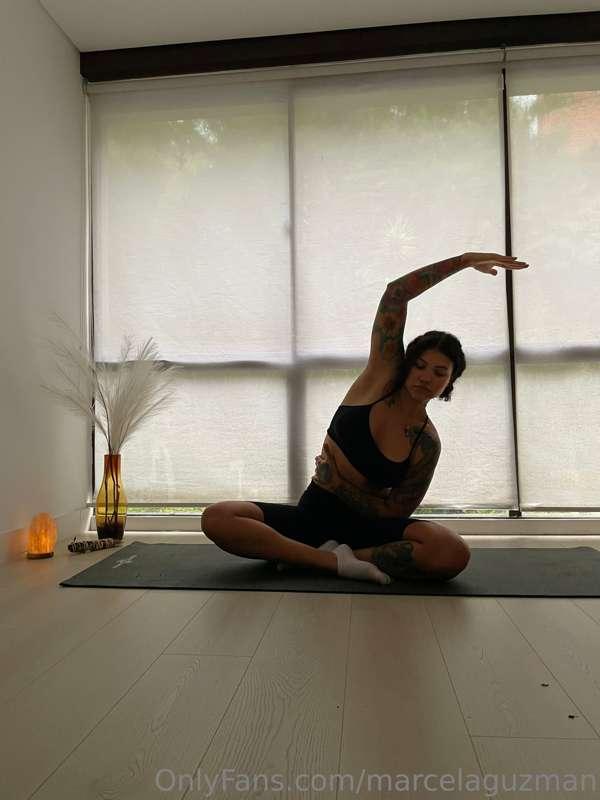 Do you like yoga? 🍃  Would you like to do it with me? 🤤 @mar..