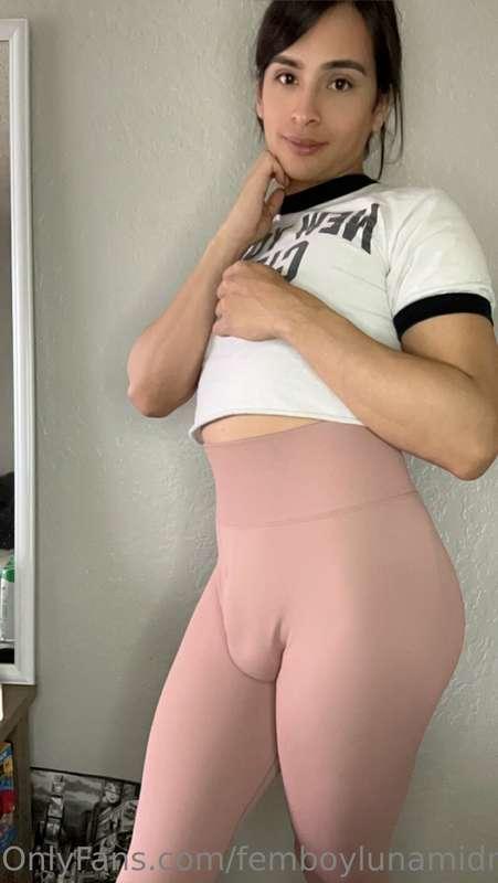 I’m gonna be making a legging try haul video for you guys! 🤭..