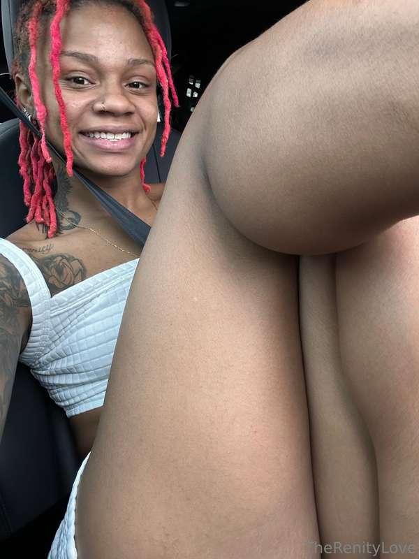 A couple car pussy pics and some upskirt vids. I didn’t wear..