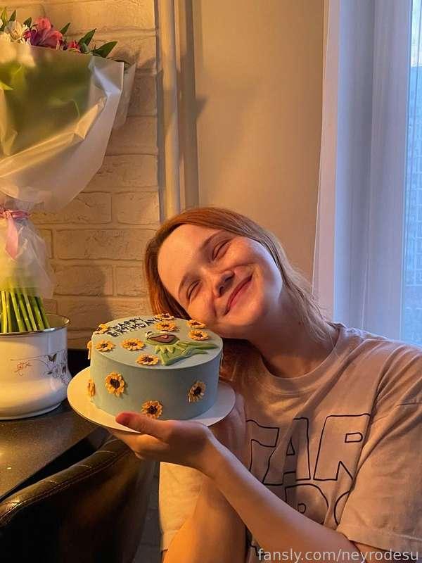 Happy Birthday to meeee!🥳🎉
Just look at these cakes (and flowers) my friends gave me!🎂 I'm absolutely thrilled! This inscription on the mini cake made me laugh! And how could it be without Kermit and sunflowers...🌻🌻🌻 So, I'm in awe of what wonderful friends I have... 
Aaaand thank YOU so much for your congratulations and for being here with me! I can't imagine life without your support! 💞 
P.S. Yes, I couldn't resist taking a bitе out of these sweet cuties! hahaha