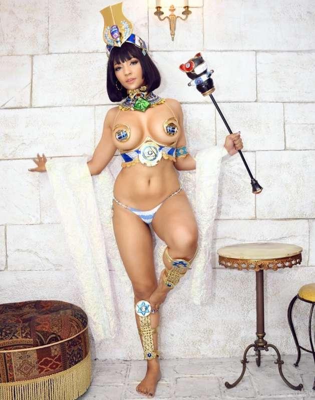 Menace from Queens Blade cosplay ✨

You can get this set on ..