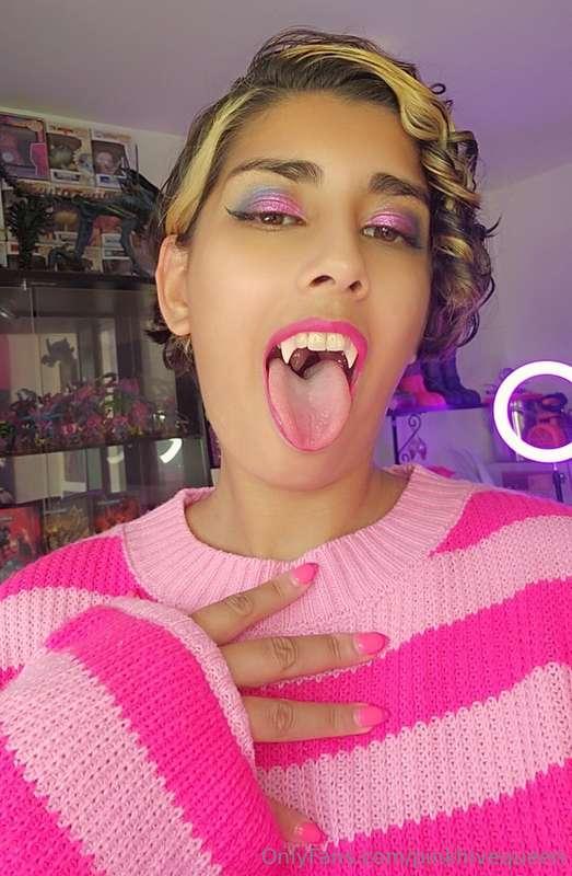 I hungry Pink vampire! Want cock in mouth!
