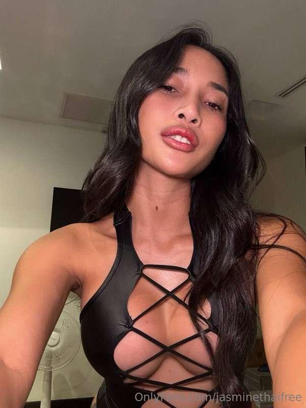 AMAZING ASIAN GIRL 💛⭐️💛 @tikthai ❤️ She will make you 💦 http..