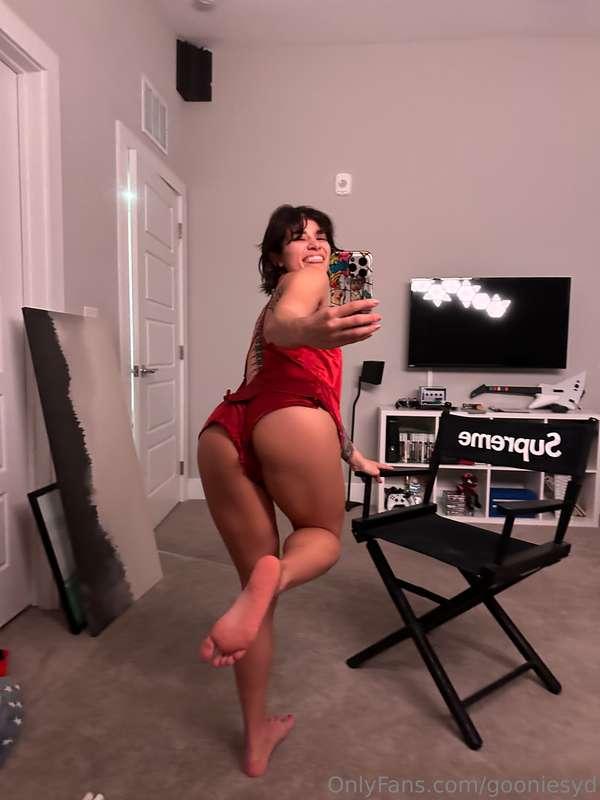 I know you wanna see whats underneath... watch my new ppv wh..