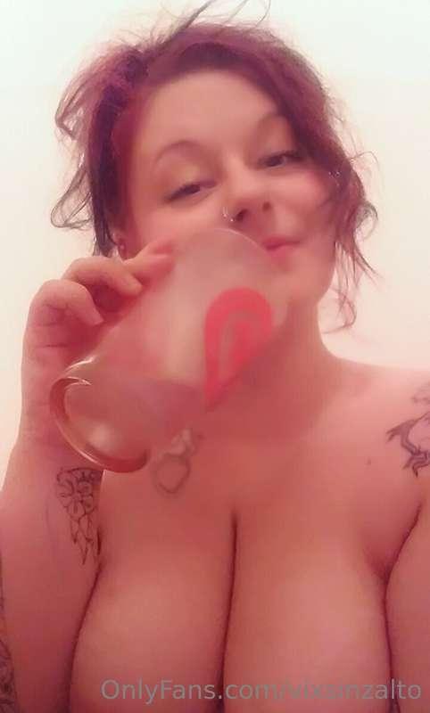 Some early Morning bath fun 😉😍 Getting ready for Black Frida..