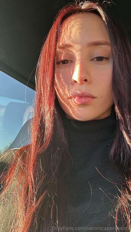 The sun highlights my beauty 😍