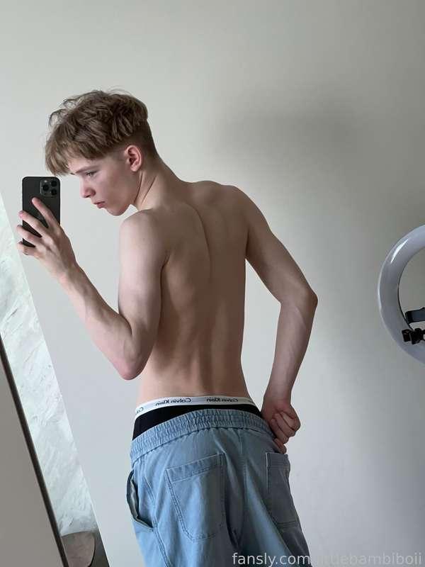 fuck me while everyone's watching 😏