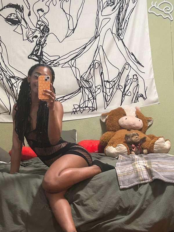 Cum here, lemmie tell you a secret 👅🤫