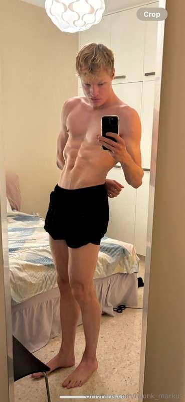 Like this post if my abs turn you on 🥵🥵
