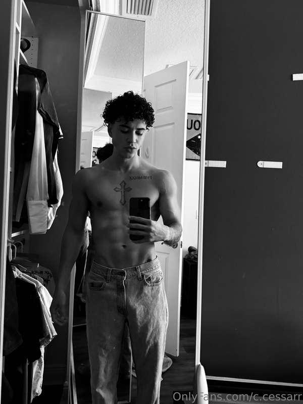 love to wear my jeans with no underwear 😌 hope your all have..